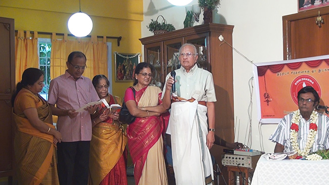 Sri N.Rajagopal's family reciting Alwar Paasuram "Thiruvalikeni Kandeyney!